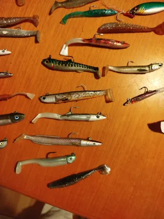 Señuelos de pesca variados