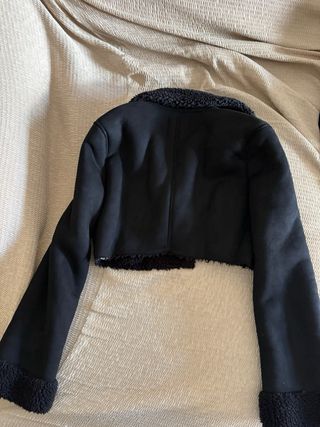 Chaqueta corta Bershka negra