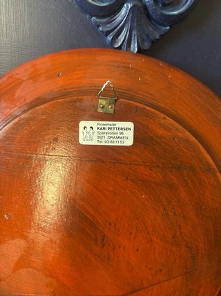 Piatto rosemaling norvegese firmato Kari Petterse