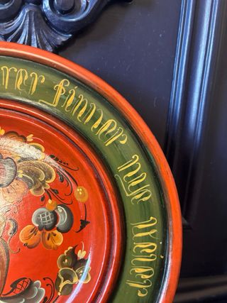 Piatto rosemaling norvegese firmato Kari Petterse