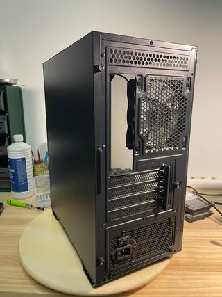 Caja PC MSI más fuente de alimentación