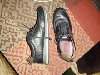 Zapatillas Pikolinos Negras y Marrones