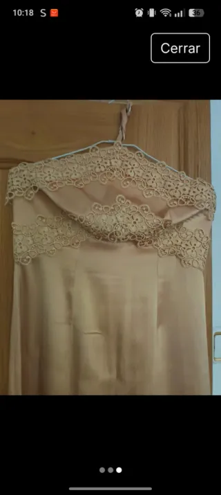 Vestido de fiesta dorado con encaje