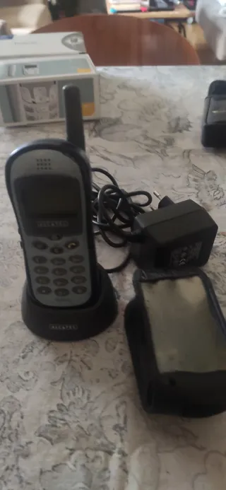 4 móviles trium 110, Siemens A65  y dos Alcatel