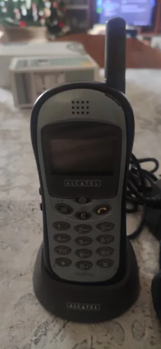 4 móviles trium 110, Siemens A65  y dos Alcatel