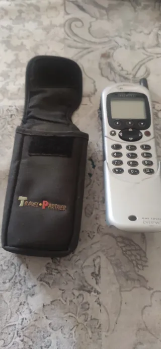 4 móviles trium 110, Siemens A65  y dos Alcatel