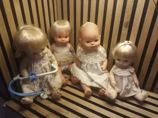 Muñeca de bebé con vestido de encaje