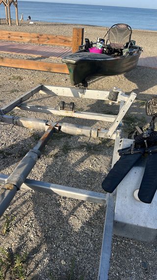 Kayak de pesca a pedales con remolque