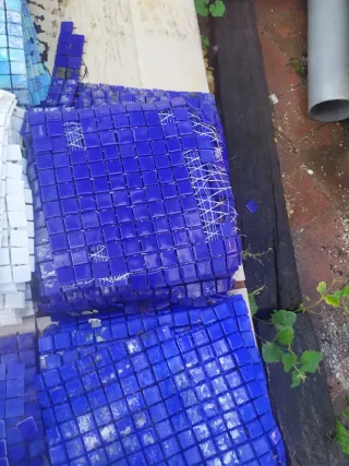 Gresite para piscina azul y blanco