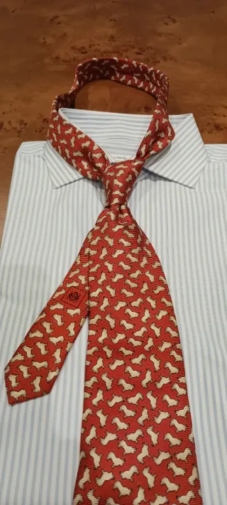 CORBATA LOEWE, SEDA NATURAL, MOTIVOS TAURINOS.