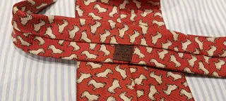 CORBATA LOEWE, SEDA NATURAL, MOTIVOS TAURINOS.