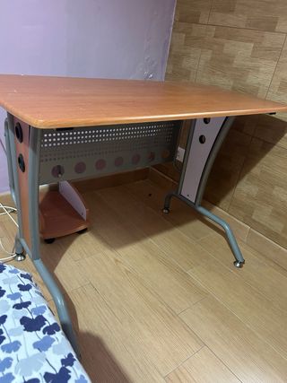 Escritorio madera y metal