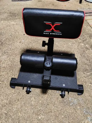 Máquina Sissy Squat Max Strength