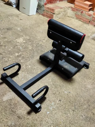 Máquina Sissy Squat Max Strength