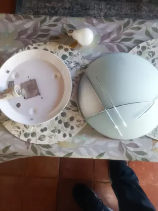 Lámparas de pared cristal y metal.