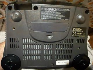 Nintendo 64 con cables y mando