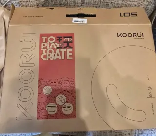 Pantalla Koorui con caja