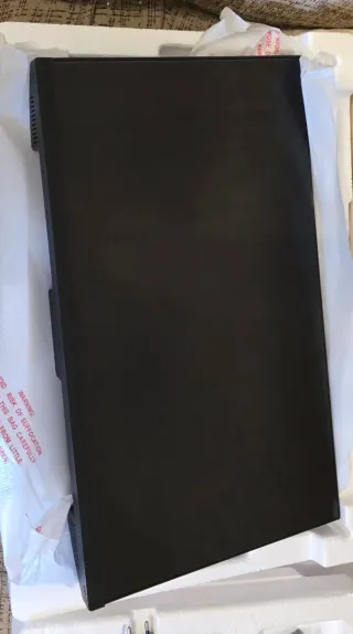 Pantalla Koorui con caja