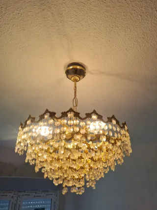 Lámpara de techo dorada con cristales