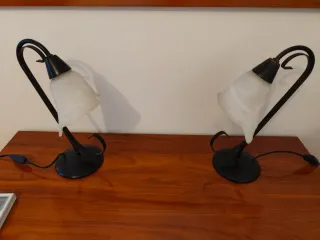 Mesillas, cabecero , comodín, dos lámparas y colch