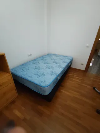 Mesillas, cabecero , comodín, dos lámparas y colch