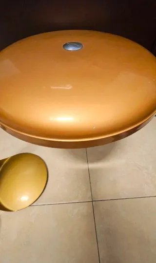 Lámpara de mesa dorada Lupela