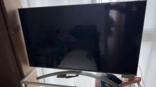 Televisión LG Negra y Plateada