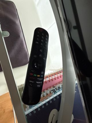 Televisión LG Negra y Plateada