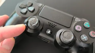 Ps4 Slim 1TB Negra + Mando y Cables