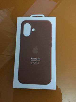 Confezione Custodia Apple iPhone 16 + Protezioni