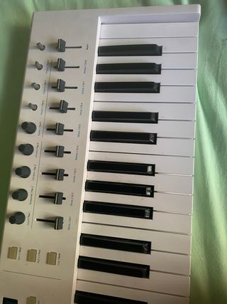 Arturia KeyLab 61 Essential MIDI