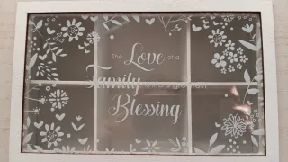 Caja compartimentada de madera y cristal