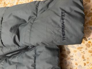 Chaqueta Nike gris con capucha