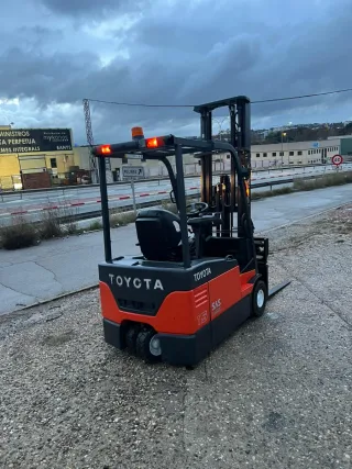 Carretilla elevadora eléctrica Toyota 7FBEF15