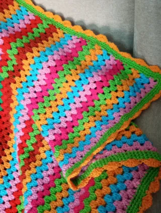 Manta tejida a mano multicolor