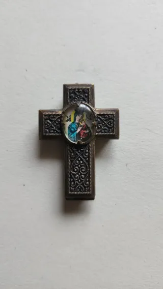 Antiguo relicario cruz con cuentas