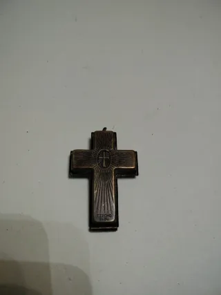 Antiguo relicario cruz con cuentas