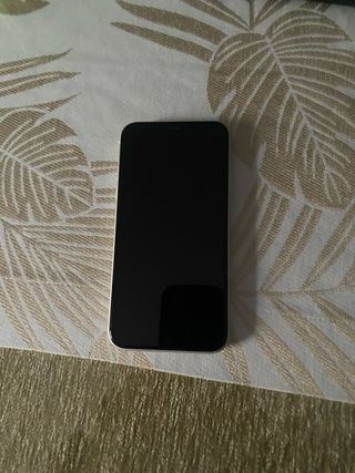 iPhone 11 con pantalla rota