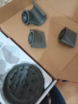 Secador de pelo gris con accesorios