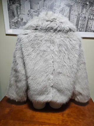 Abrigo pelo gris Zara