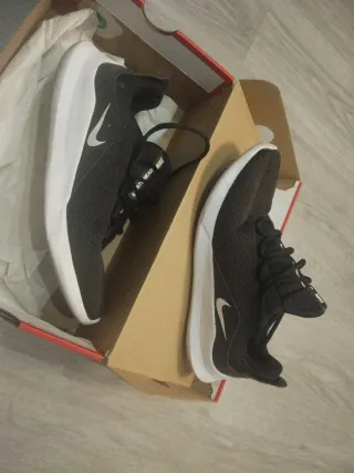 Zapatillas Nike Negras y Blancas