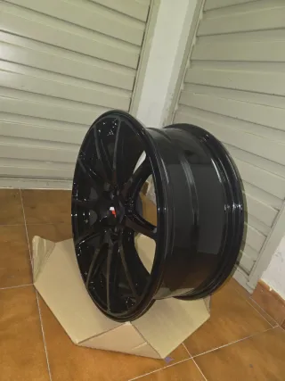 Llantas Japan Racing 11 en 18"