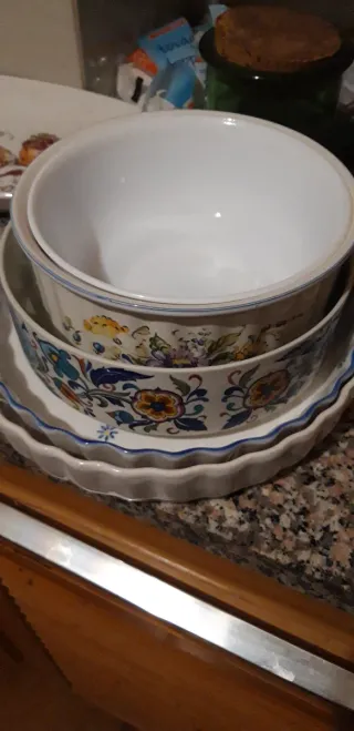 Set 2 terrine,3 insalatiere,un barattolo vetro