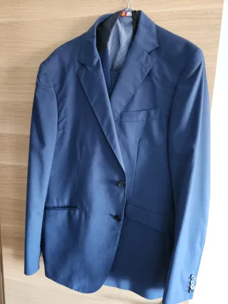 Traje azul elegante