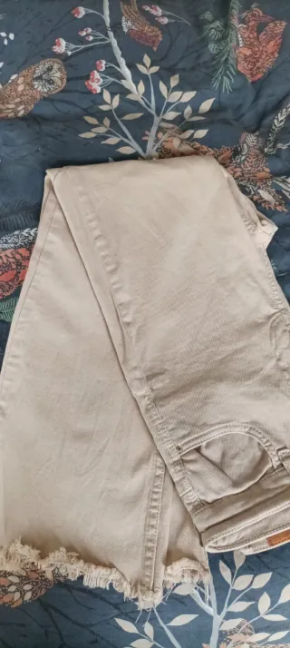 Pantalones Stradivarius crema talla 38