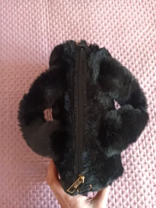 Borsetta KALI pelo sintetico nera