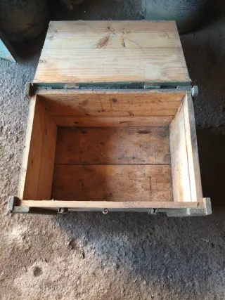 Caja militar transporte granadas de mano (1981)