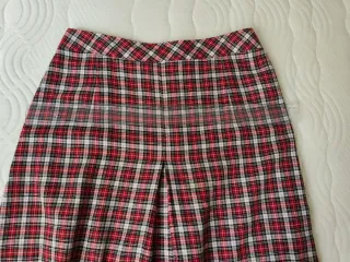 Falda de cuadros roja