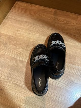 Zapatos formales negros de oficina con cadena senc