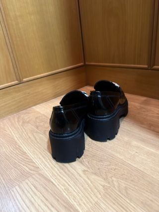 Zapatos formales negros de oficina con cadena senc